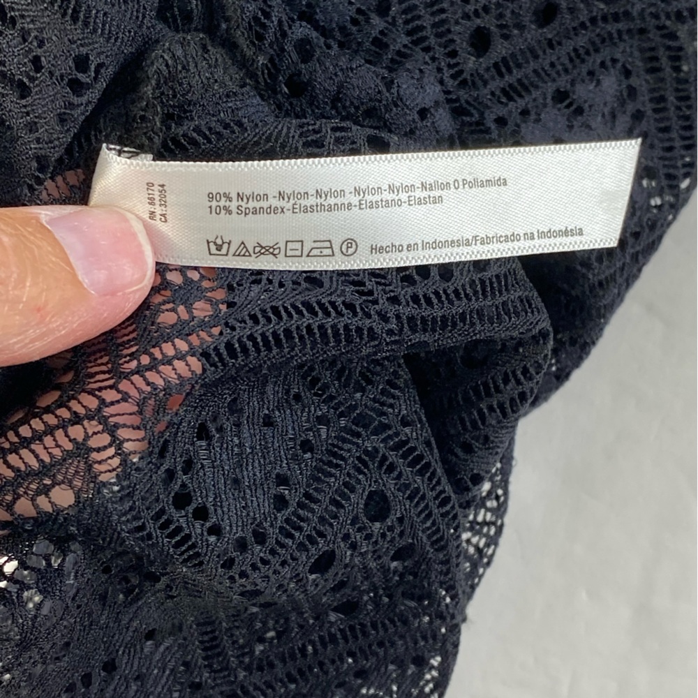 Free People Intimately Sweet Memories Lace
Turtleneck Size Medium in Black NWOT - Picture 10 of 12